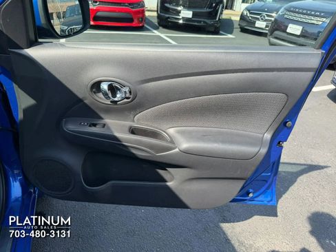 Used 2015 Nissan Versa SV FWD image 10