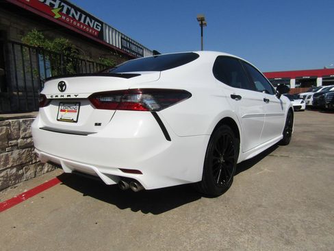 Used 2021 Toyota Camry SE FWD image 4