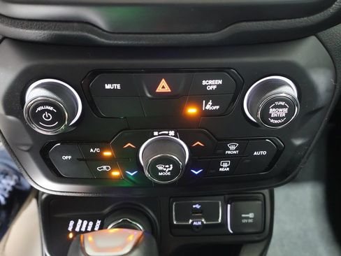 Used 2022 Jeep Renegade Trailhawk AWD/4WD image 31