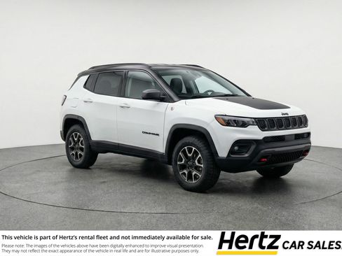 Used 2025 Jeep Compass Trailhawk AWD/4WD image 1