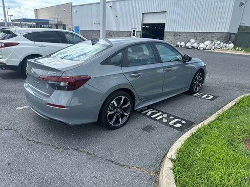 Used 2025 Honda Civic Sport Touring image 4