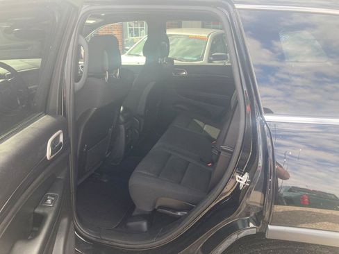 Used 2020 Jeep Grand Cherokee Laredo image 8