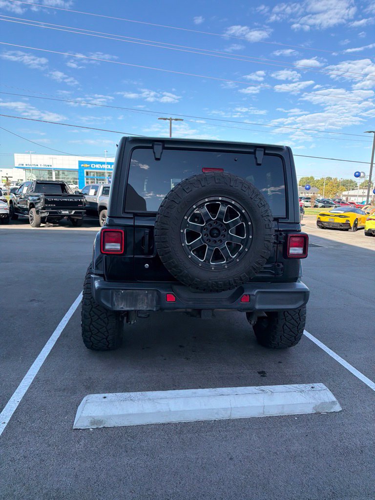 Used 2019 Jeep Wrangler Unlimited Sahara AWD/4WD image 4
