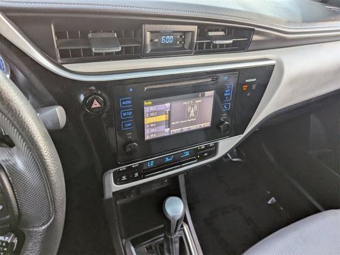 Used 2017 Toyota Corolla LE image 23