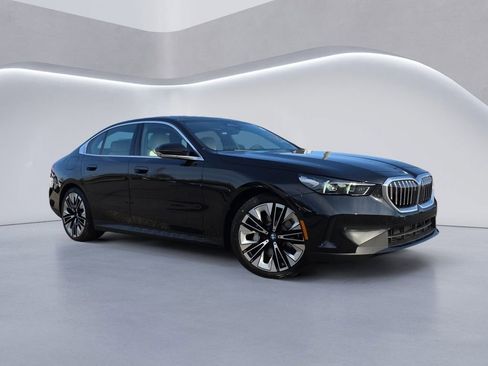 New 2026 BMW 530i xDrive w/ Premium Package image 2