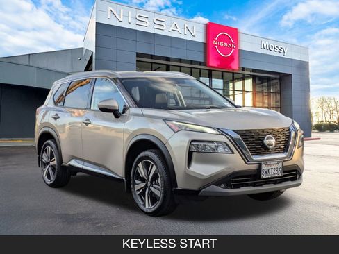 Used 2021 Nissan Rogue SL image 2