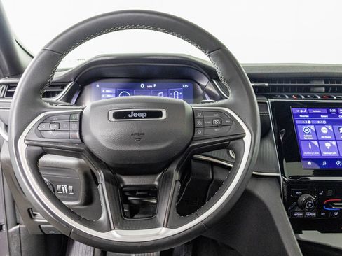 Used 2024 Jeep Grand Cherokee Altitude AWD/4WD image 31