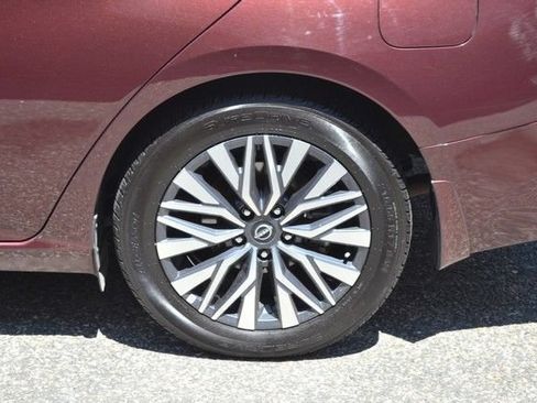 Used 2024 Nissan Altima 2.5 SV w/ SV Premium Package FWD image 12