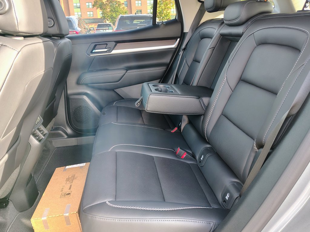 New 2026 GMC Terrain Denali w/ LPO, Black Badging Package AWD/4WD image 36