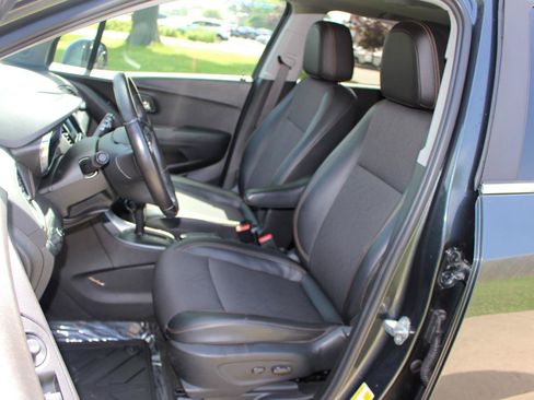 Used 2018 Chevrolet Trax LT w/ Sun & Sound Package AWD/4WD image 15