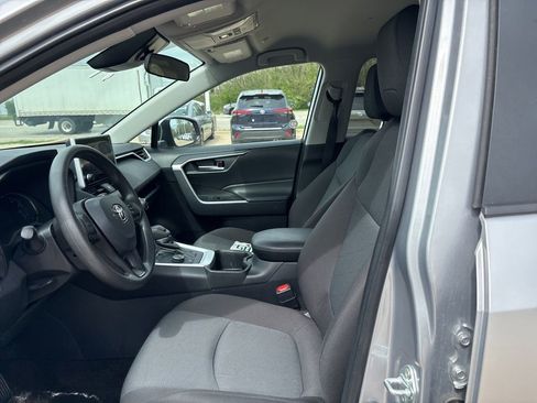 Used 2025 Toyota RAV4 XLE AWD/4WD image 12