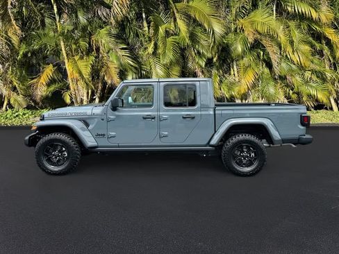 Used 2025 Jeep Gladiator Sport AWD/4WD image 2