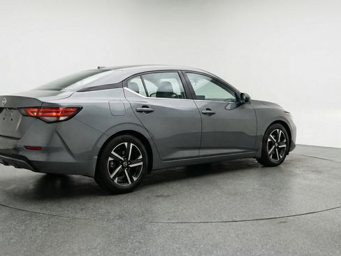 Used 2025 Nissan Sentra SV image 9