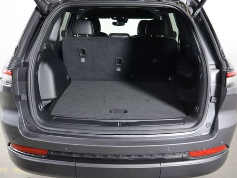 Used 2023 Jeep Grand Cherokee Altitude image 18