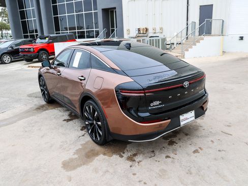 Used 2025 Toyota Crown Platinum image 9