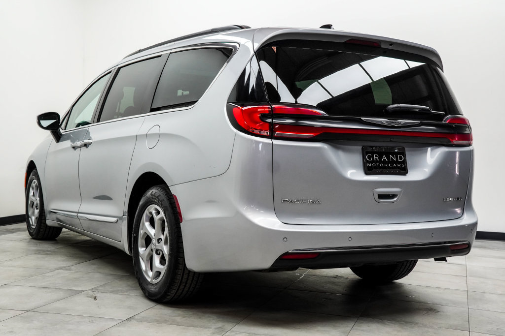 Used 2023 Chrysler Pacifica Limited FWD image 12