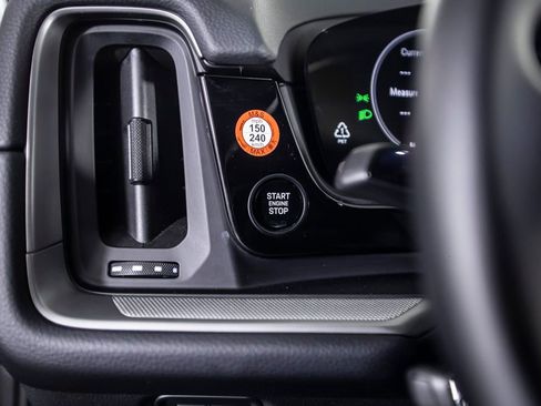 Used 2024 Porsche Cayenne Coupe image 41