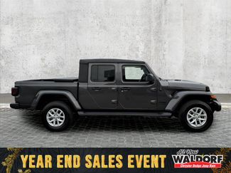 Used 2023 Jeep Gladiator Sport video 2