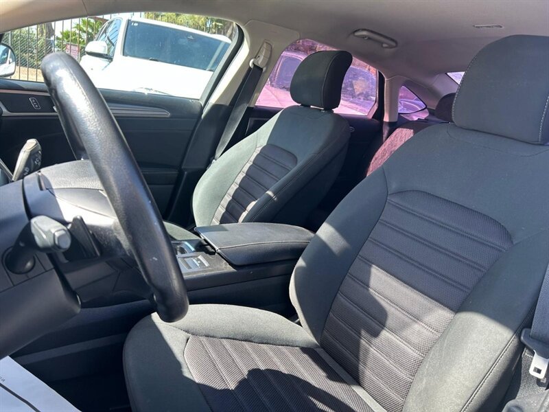Used 2019 Ford Fusion SE FWD image 15