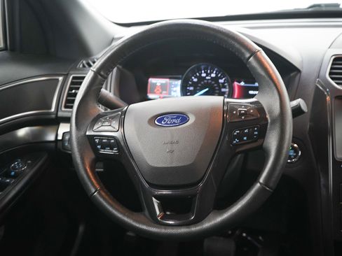 Used 2018 Ford Explorer XLT w/ Equipment Group 202A AWD/4WD image 15