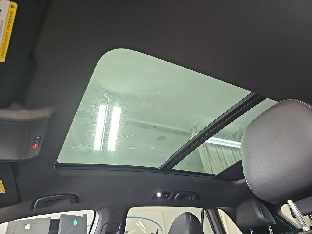 Used 2020 Volkswagen Atlas Cross Sport SE w/ Panoramic Sunroof Package FWD image 35