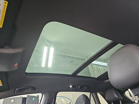 Used 2020 Volkswagen Atlas Cross Sport SE w/ Panoramic Sunroof Package FWD image 35