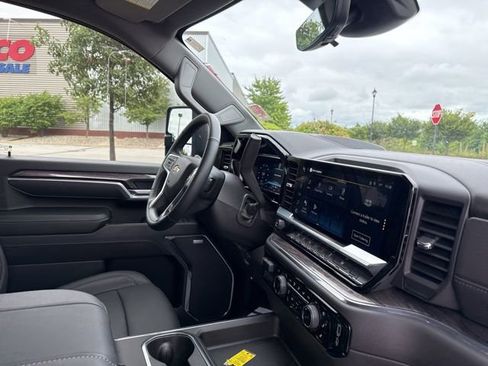 Used 2025 Chevrolet Silverado 2500 LTZ w/ LTZ Plus Package image 33