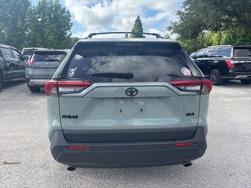 Used 2021 Toyota RAV4 XLE w/ Convenience Package FWD image 6