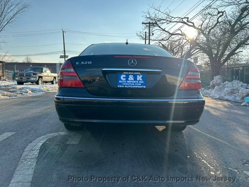Used 2006 Mercedes-Benz E 320 CDI Sedan image 12
