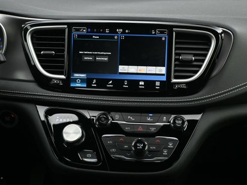 New 2026 Chrysler Pacifica Select image 5