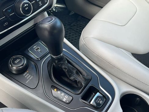 Used 2020 Jeep Cherokee Latitude Plus w/ Cold Weather Group image 13