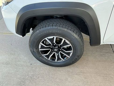 Used 2022 Toyota Tacoma TRD Off-Road image 7