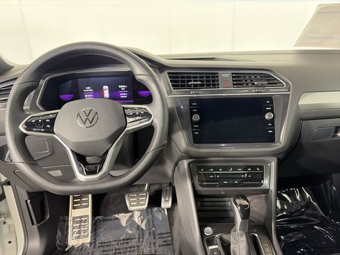 Used 2023 Volkswagen Tiguan SE R-Line FWD image 3