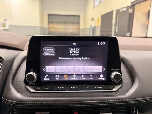 Used 2021 Nissan Rogue SV AWD/4WD image 16
