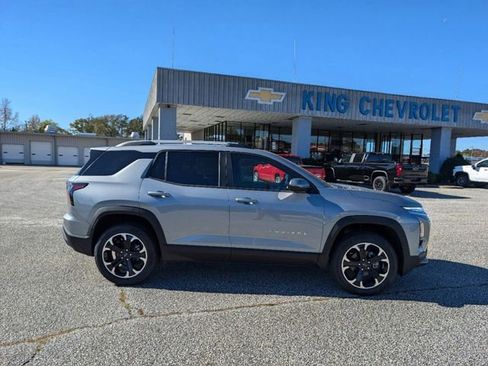 New 2025 Chevrolet Equinox LT w/ Safety and Technology Package image 5