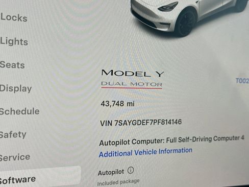 Used 2023 Tesla Model Y Performance image 34