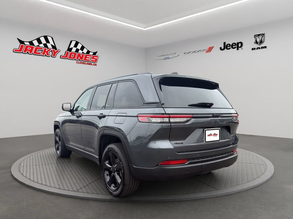 Used 2023 Jeep Grand Cherokee Altitude AWD/4WD image 7