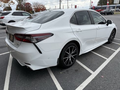 Used 2021 Toyota Camry SE image 8