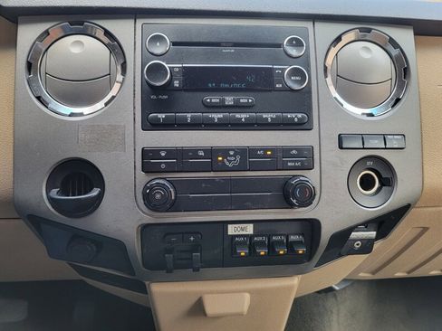 Used 2016 Ford F550 2WD Regular Cab Super Duty image 10