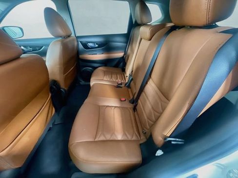 Used 2017 Nissan Rogue SL w/ SL Premium Package FWD image 27