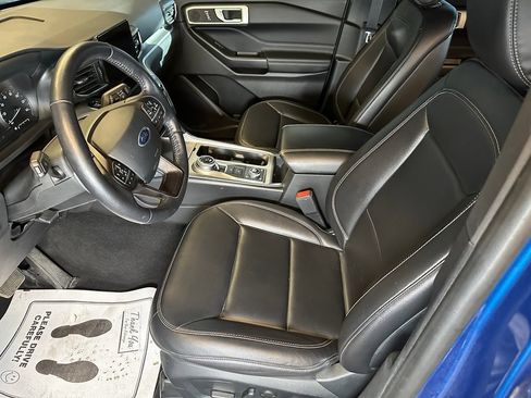 Used 2020 Ford Explorer XLT w/ Equipment Group 202A AWD/4WD image 20