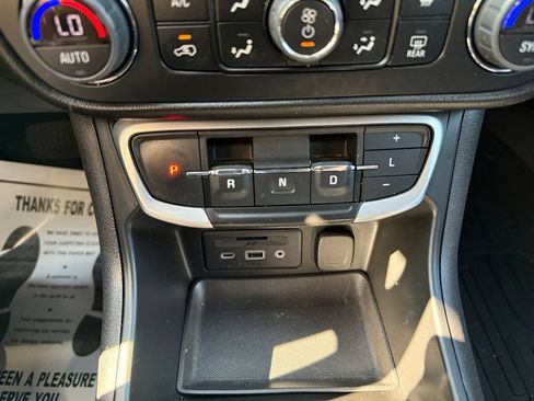 Used 2023 GMC Terrain SLT AWD/4WD image 19