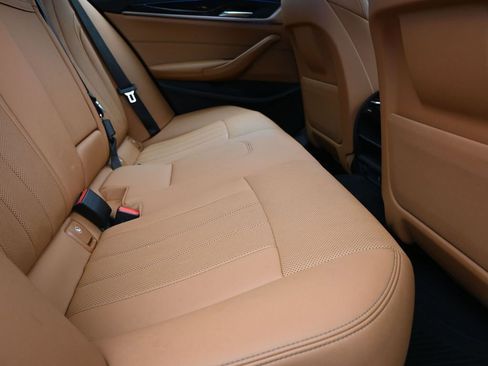 Used 2023 BMW 530e xDrive w/ Convenience Package image 22