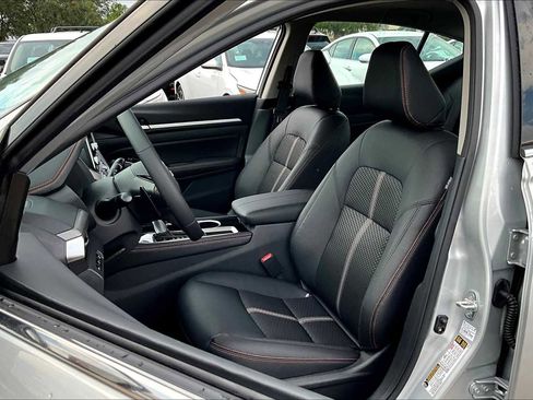New 2025 Nissan Altima 2.5 SR image 18