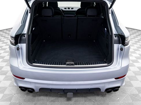 Used 2021 Porsche Cayenne GTS image 31