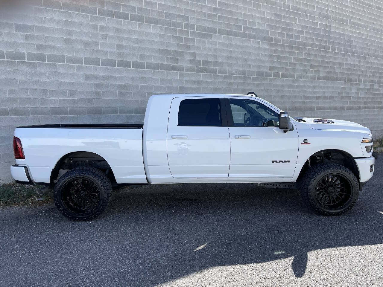 Used 2025 RAM 2500 Laramie w/ Night Edition AWD/4WD image 7