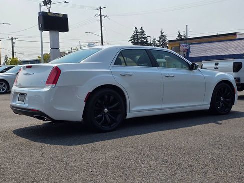 Used 2020 Chrysler 300 Limited RWD image 5