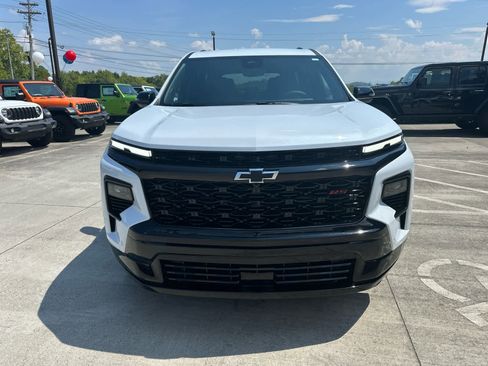 New 2026 Chevrolet Traverse RS w/ LPO, Floor Liner Package image 3