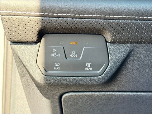 New 2026 Volkswagen Atlas SE FWD image 36