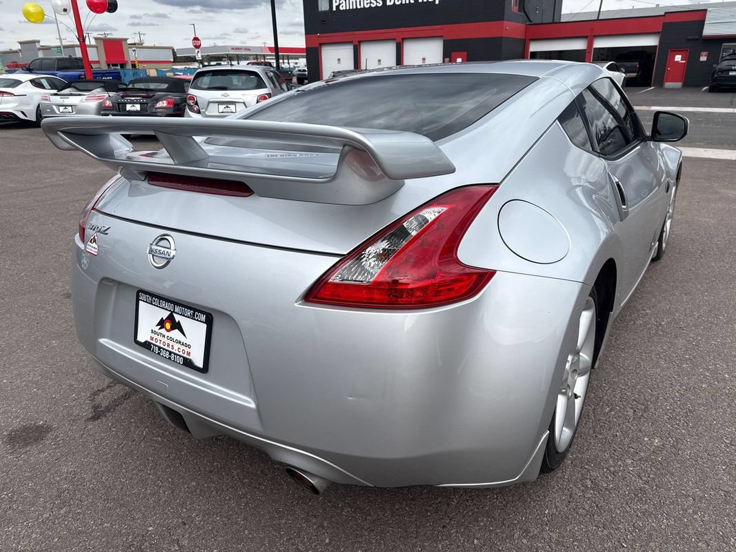 Used 2011 Nissan 370Z Coupe RWD image 7